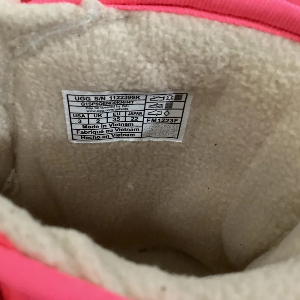 UGG® Kids' Taney Water Repellent Fleece & Genuine Shearling Lined Boot, size 3